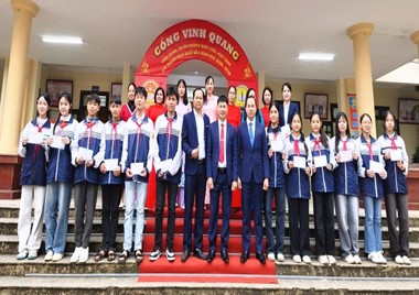 VINH DANH NHỮNG GƯƠNG MẶT XUẤT SẮC: GIÁO VIÊN VÀ HỌC SINH ĐẠT THÀNH TÍCH CAO KỲ THI HỌC SINH GIỎI XÃ MỸ ĐỨC